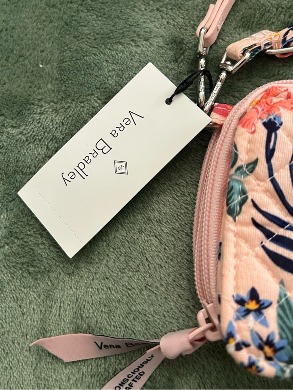 NWT- “ Paradise Corral” Vera Bradley Floral Quilted Wristlet Crossbody - Picture 3 of 6